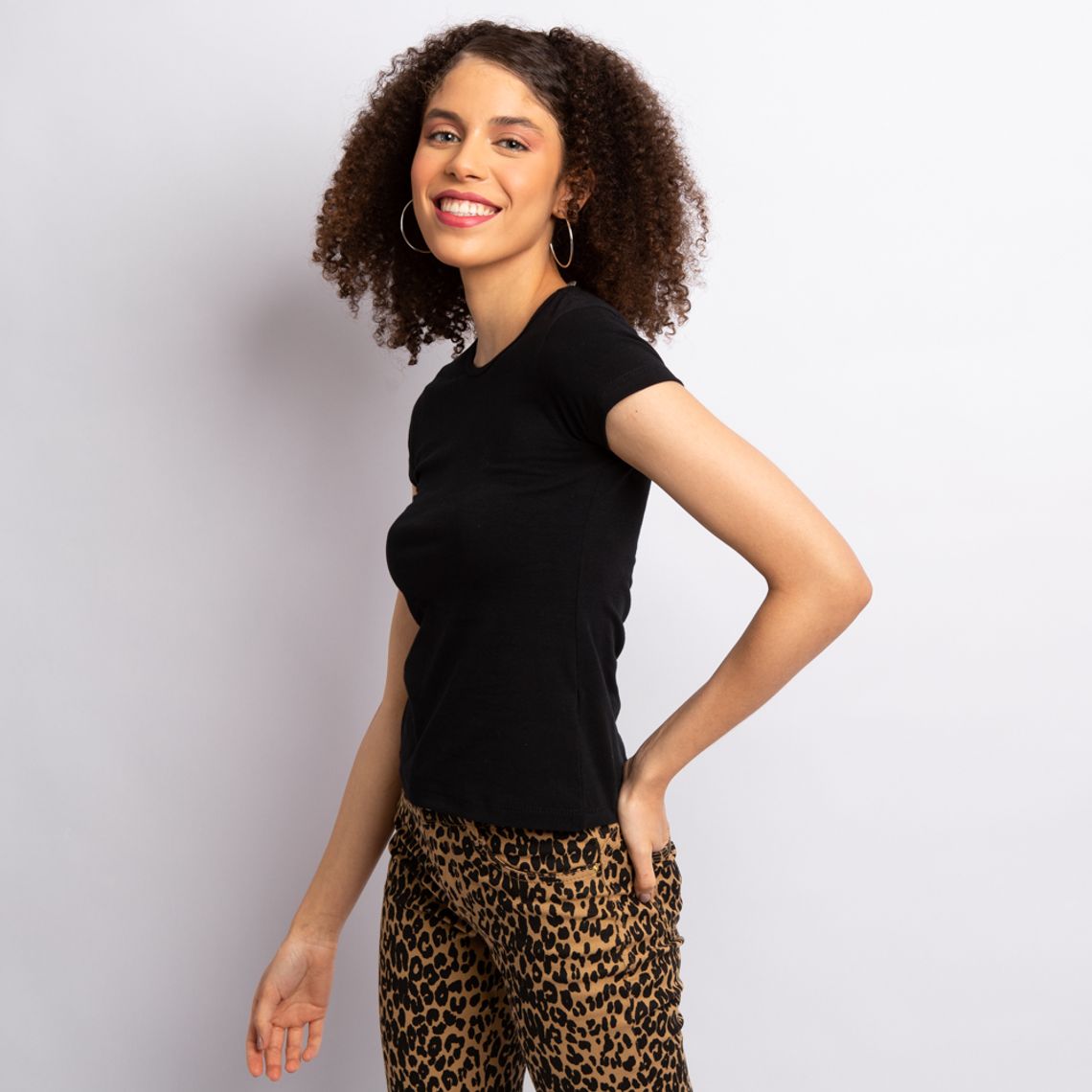 blusa basica lisa feminina
